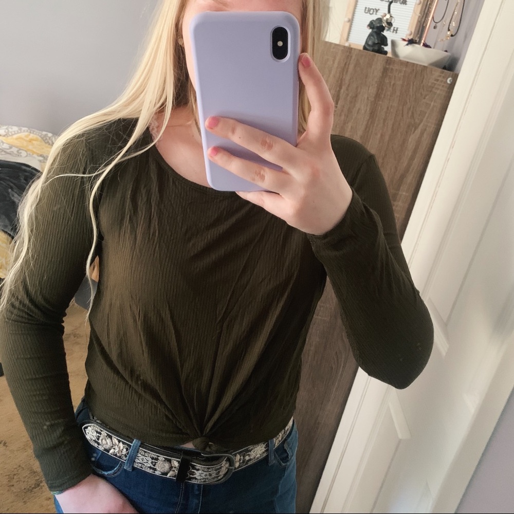 CHARLOTTE RUSSE green long sleeve croptop ( NWT )